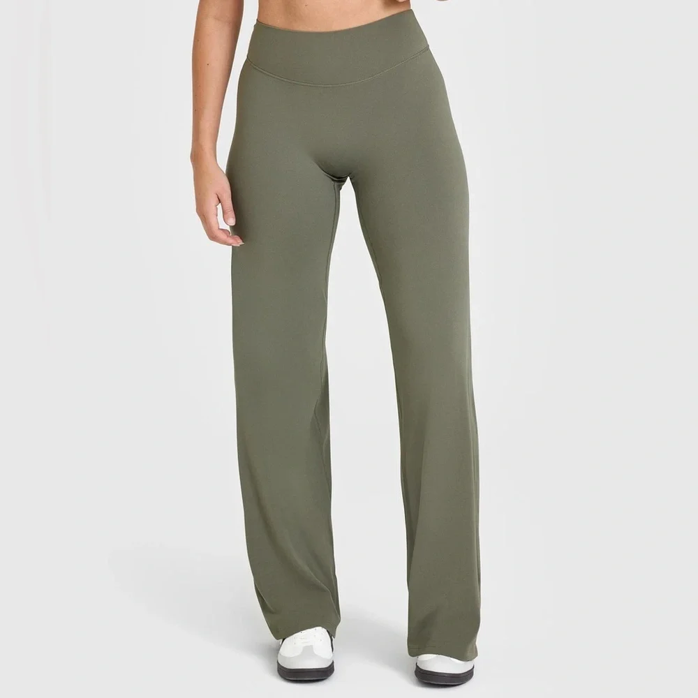 *SOLD*Oner Active Softmotion Straight Leg Pants With White Logo in Alpine Green - Picture 1 of 8